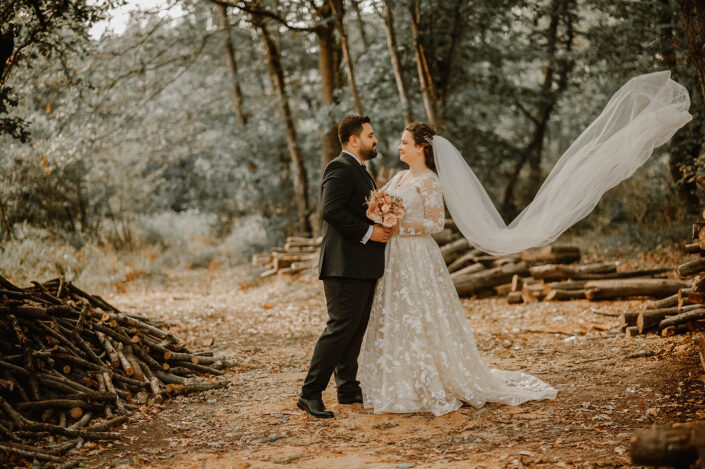orman gelin damat fotoğrafları, ormanda çekilmiş gelin damat fotoğrafları, gelin damat pozları, düğün fotoğrafçısı pozları